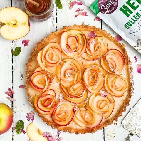 Vegan Hemp Seeds Tart with Apple Mousse